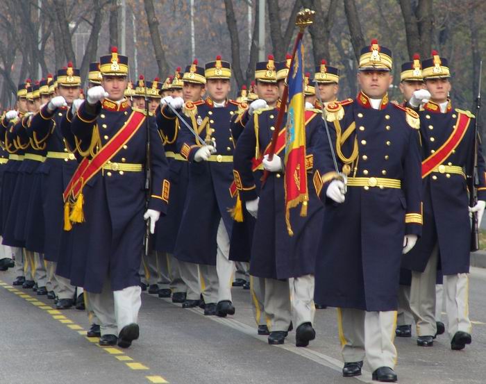 Defilarea militarilor de la Regimentul de Garda (foto MApN.ro)